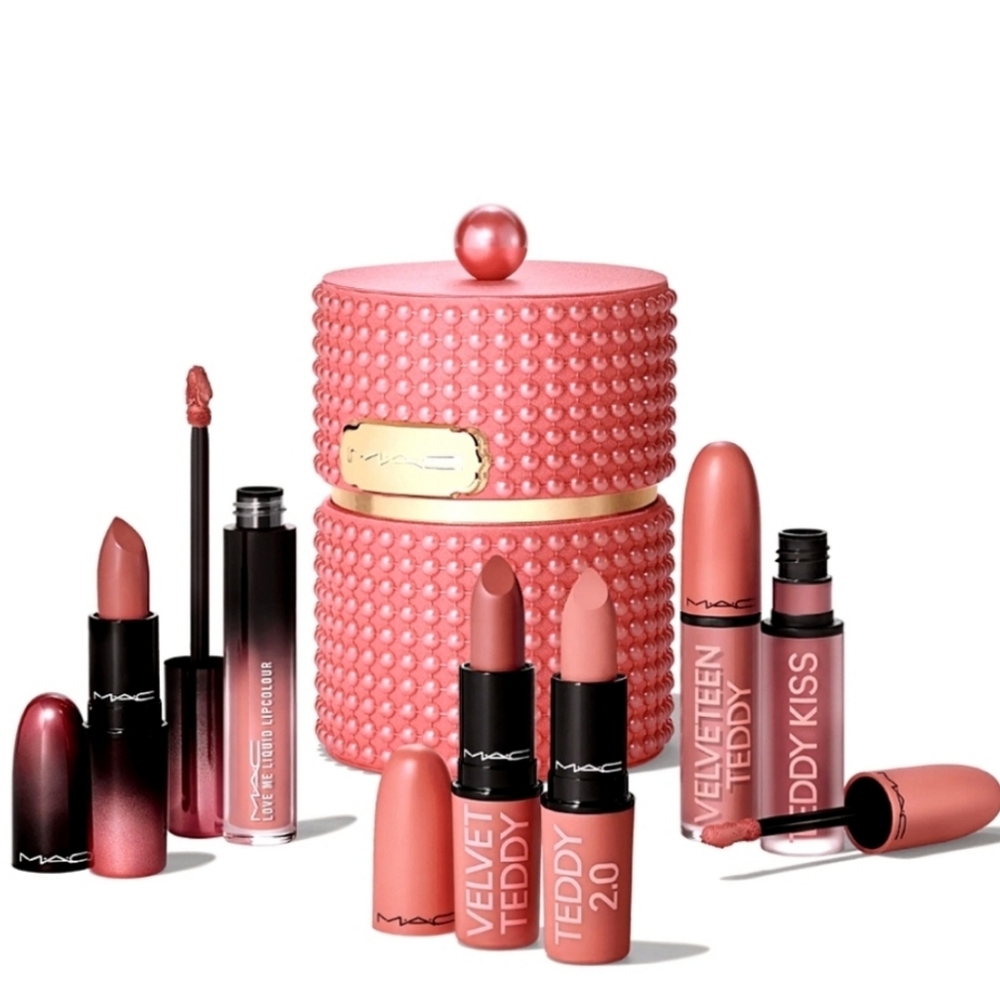 MAC Limited edition velvet teddy